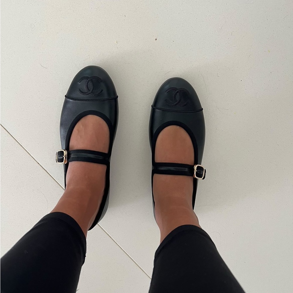 Brand new in box black Chanel Mary Jane’s size 37.5 - Picture 3 of 4
